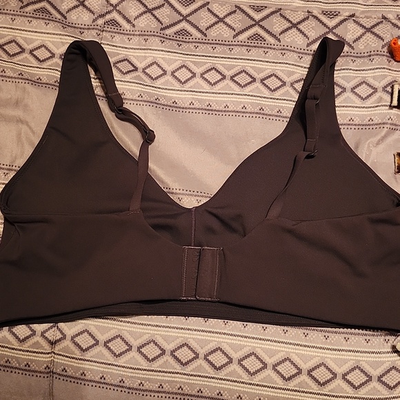Fabletics Black Seamless Sports Bralette with Small Logo - Picture 3 of 4